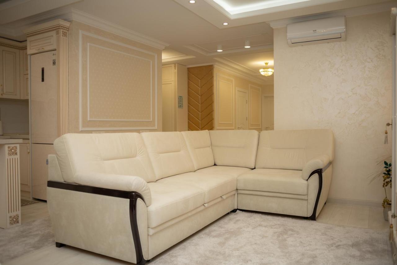 Center Candle Apartment คีชีเนา ภายนอก รูปภาพ